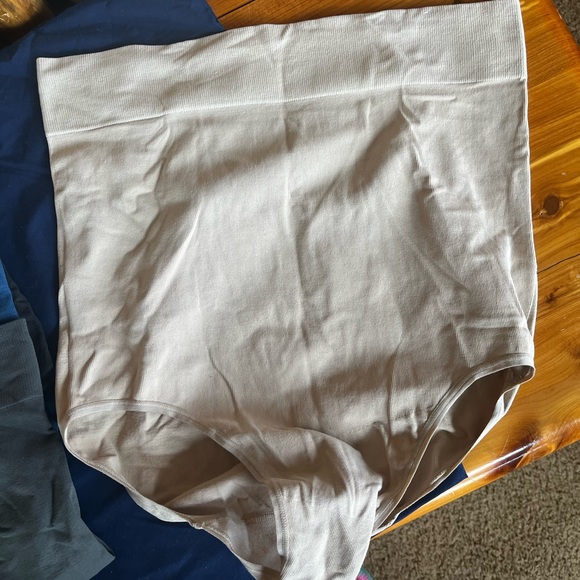 Cacique ultra high cut shape-wear. Lane Bryant version of Spanx 18/20 - Picture 3 of 7